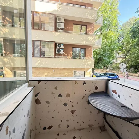 Shanti Urban Oasis Center Апартамент Варна