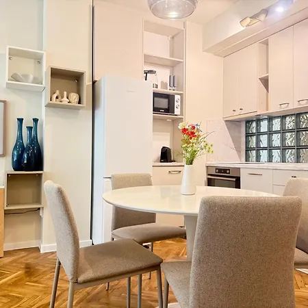 Shanti Urban Oasis Center Апартамент Варна